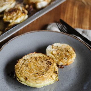 Weißkohl-Steaks aus dem Ofen