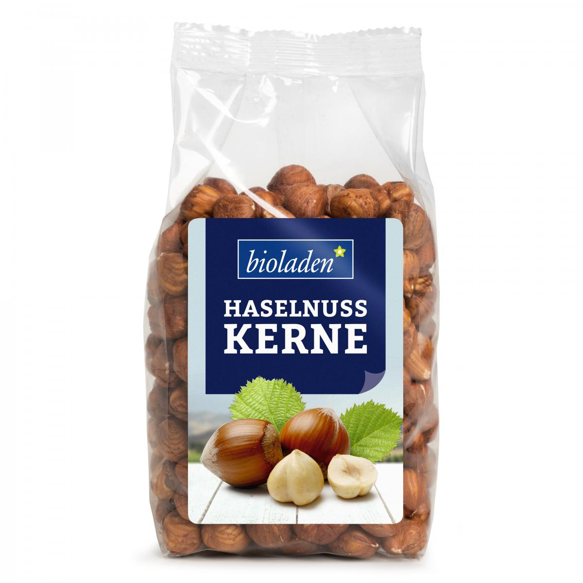 Haselnüsse ganz