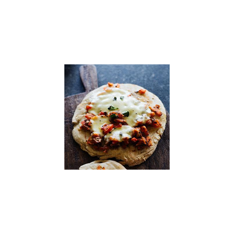 Gegrillte Tomaten-Mozzarella-Pizza