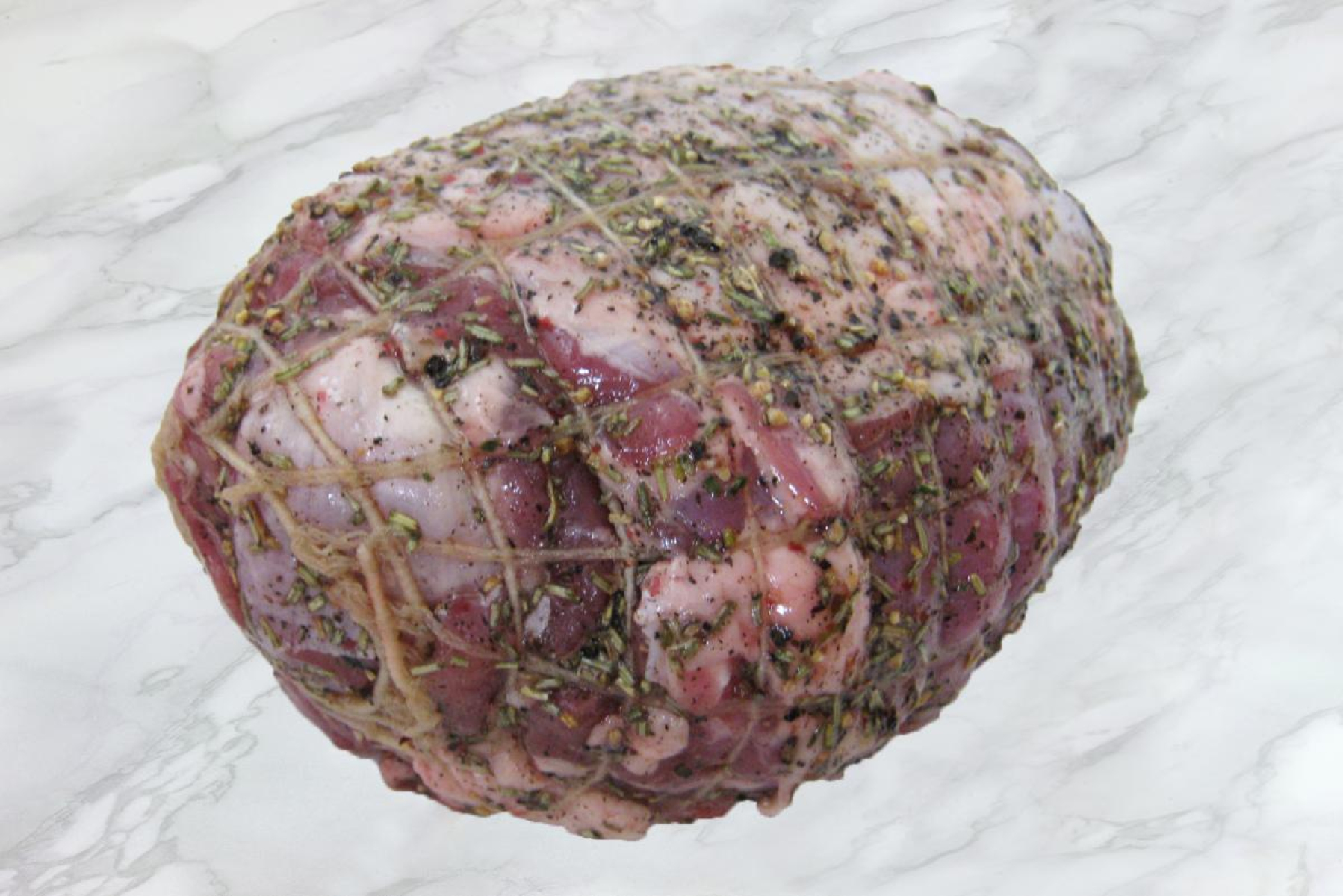 Lamm-Rosmarin-Braten gerollt